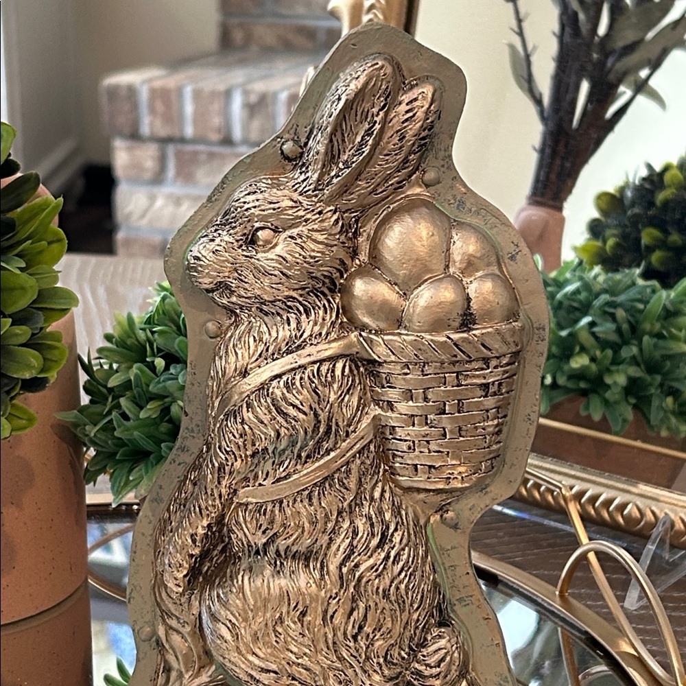NEW! Shabby Chic Vintage Inspired Spring Easter Bunny Rabbit  Candy Mold Statue - Picture 2 of 5